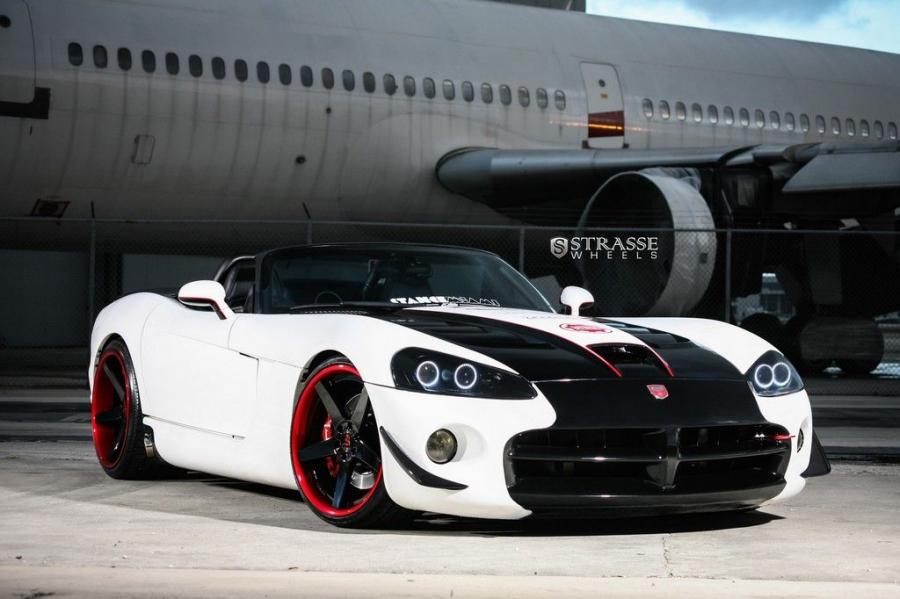  Dodge Viper SRT-10 Roadster on Strasse Wheels 2014 года  (фото 1 из 13)